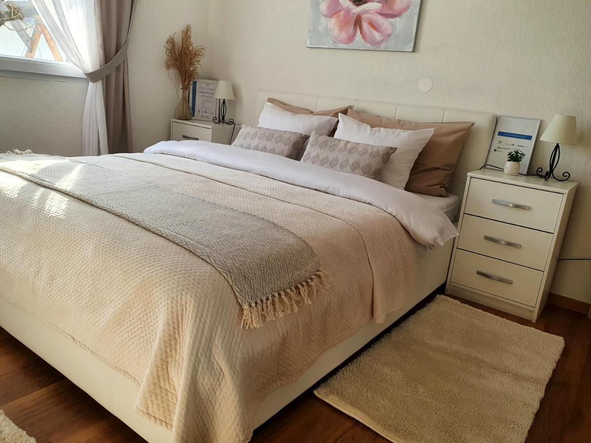 Apartman Sofia Оточац Екстер'єр фото
