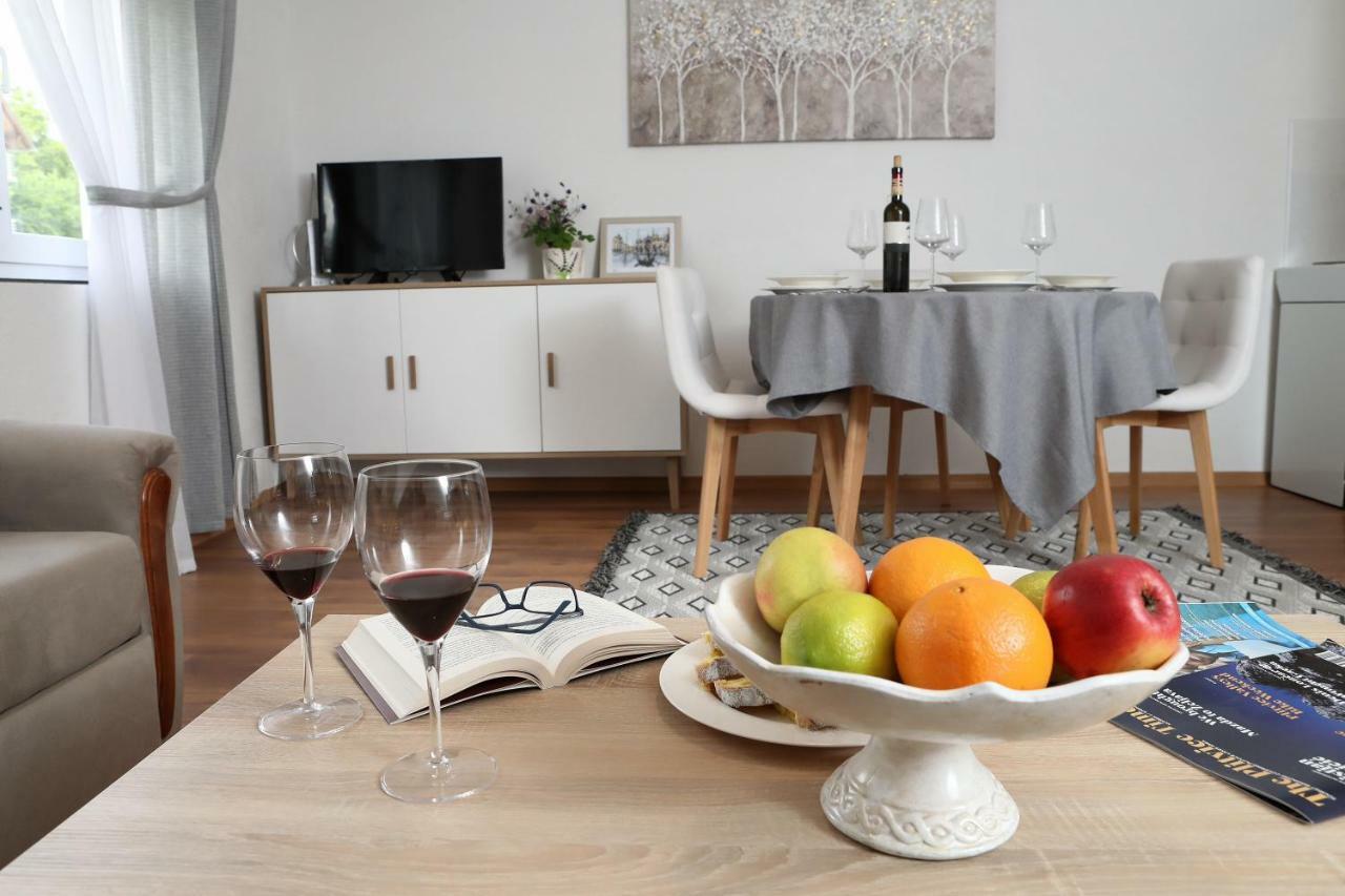 Apartman Sofia Оточац Екстер'єр фото