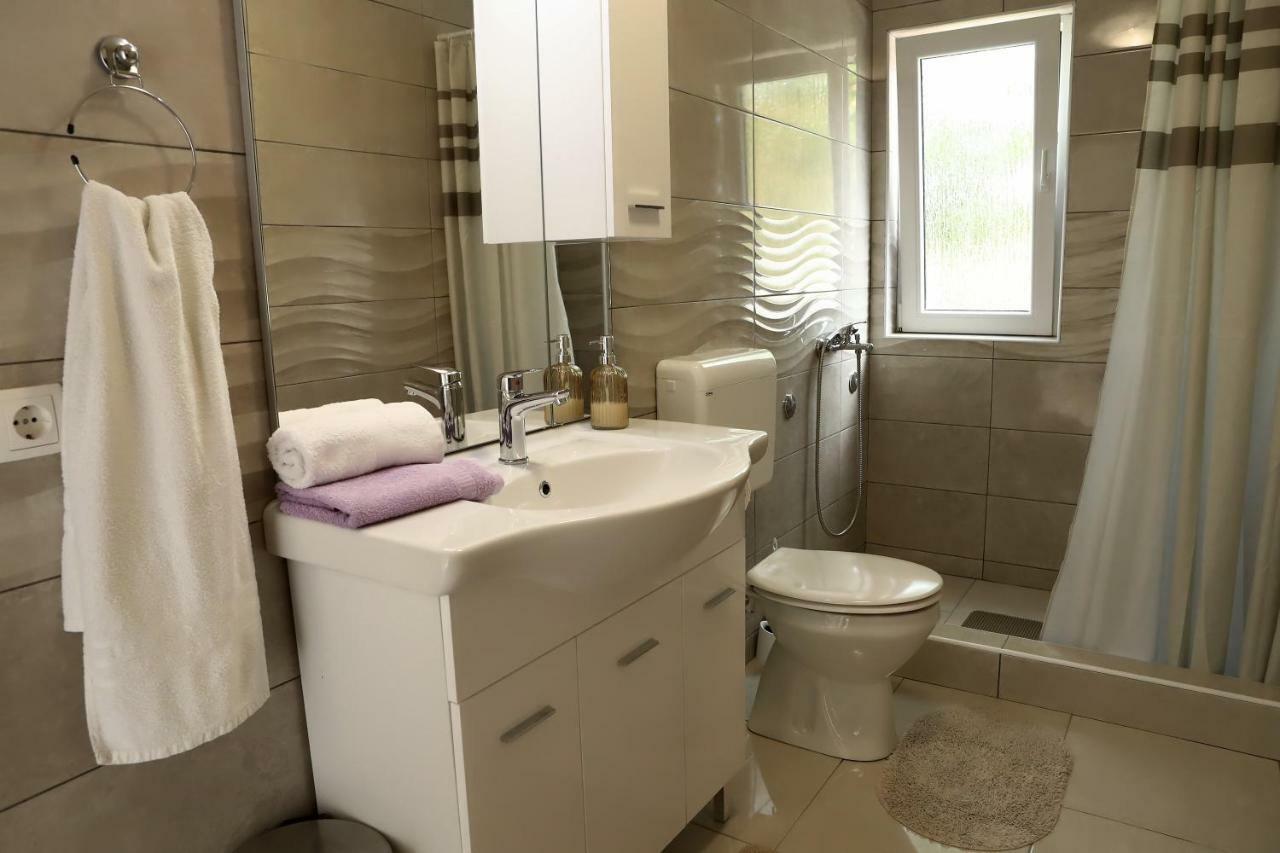 Apartman Sofia Оточац Екстер'єр фото
