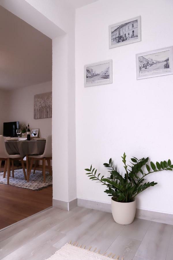Apartman Sofia Оточац Екстер'єр фото