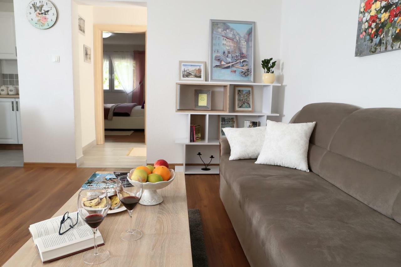 Apartman Sofia Оточац Екстер'єр фото