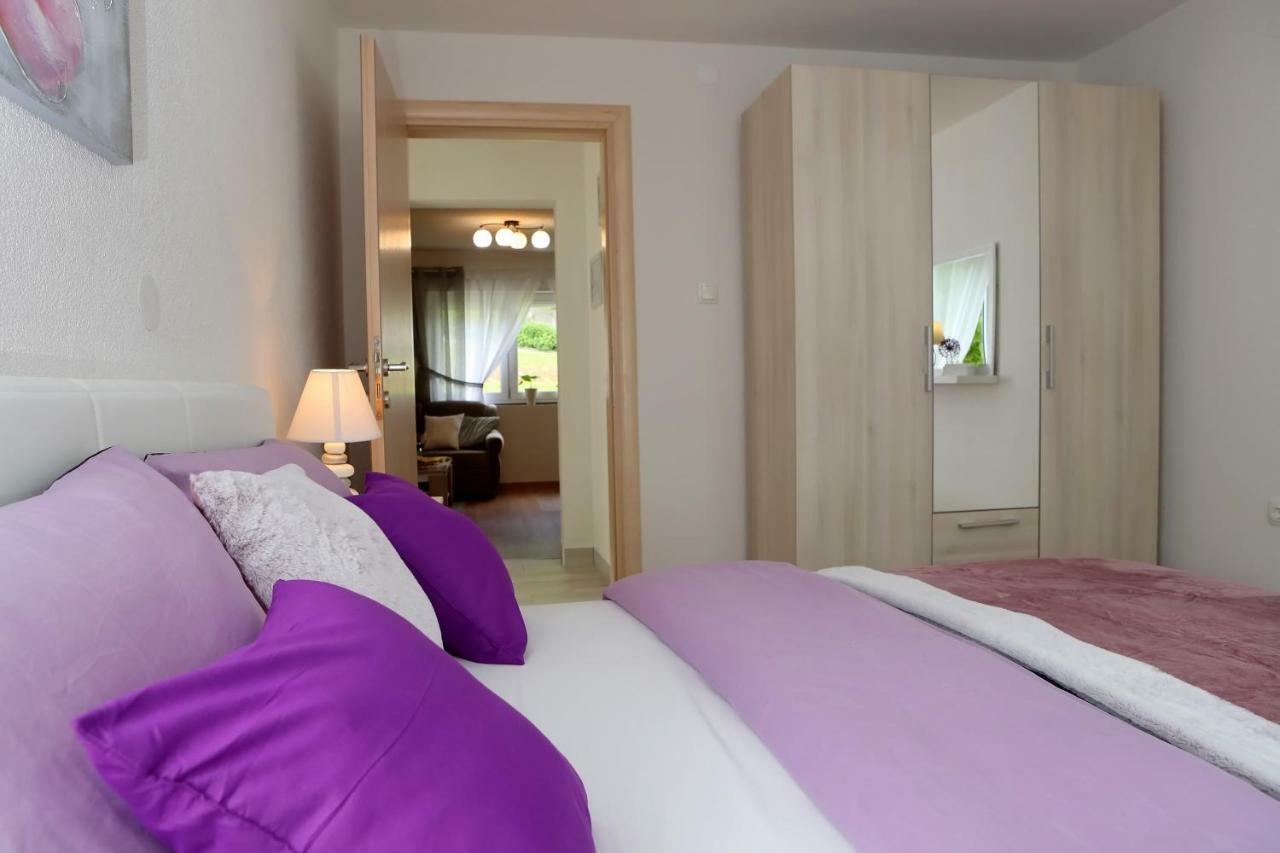 Apartman Sofia Оточац Екстер'єр фото