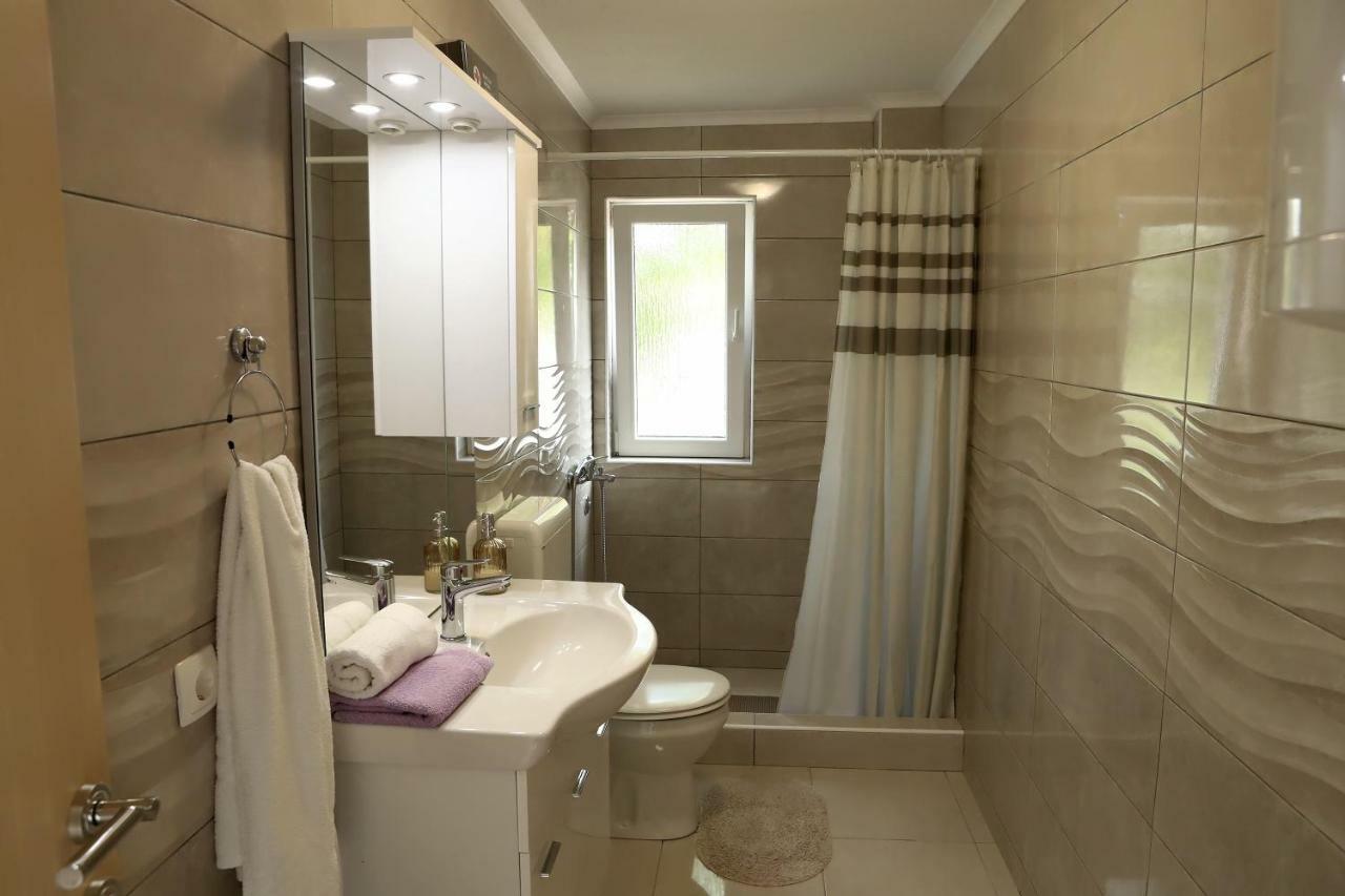 Apartman Sofia Оточац Екстер'єр фото